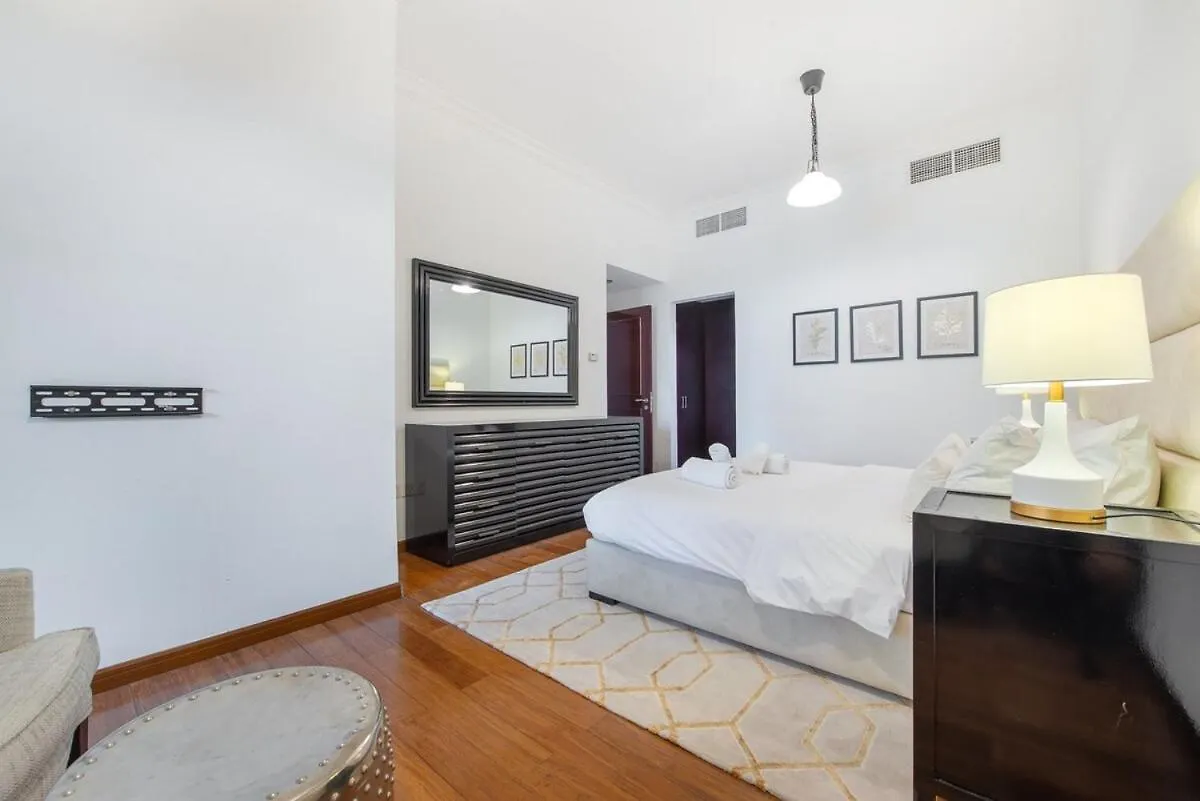 Stylish 2Br At Belvedere With Balcony Views Dubai